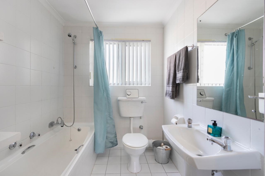 To Let 3 Bedroom Property for Rent in Van Riebeeckstrand Western Cape